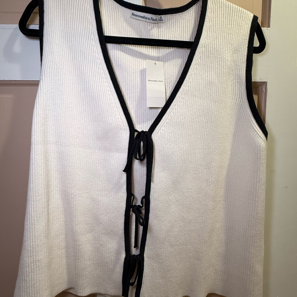 Monoreno Ivory Knit Top with Black Accents